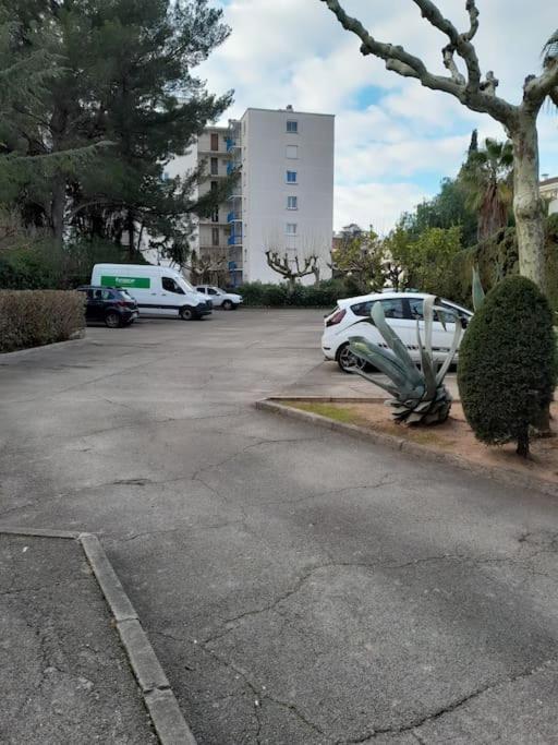 Lumineux Avec Parking Prive Apartment